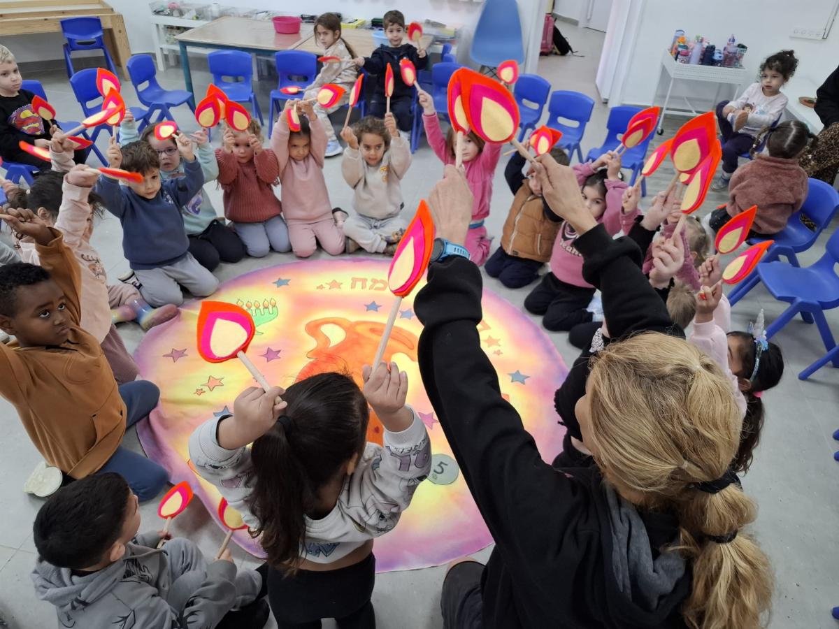 חנוכה בחדרה: אלפי ילדים, חמישה ימים ואינספור רגעים בלתי נשכחים