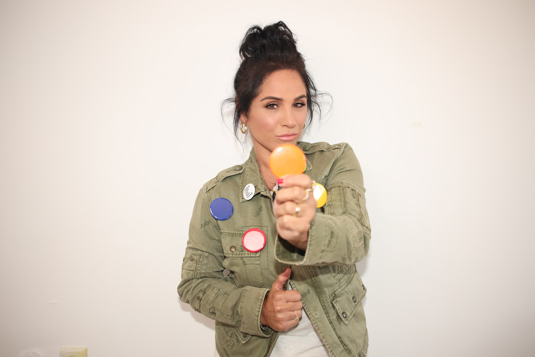 מופע סטנד-אפ ליום האישה 2026: רותם אבוהב בערב קורע מצחוק