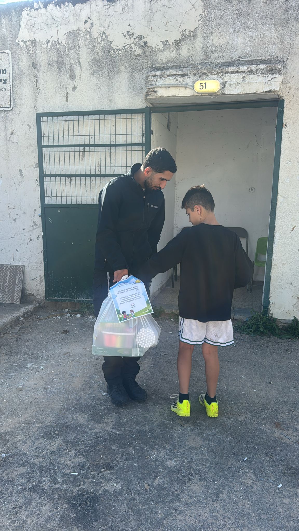 מחזקים את החוסן: ערכות הפוגה במקלטים ופעילויות פורים מהבית לילדי חדרה
