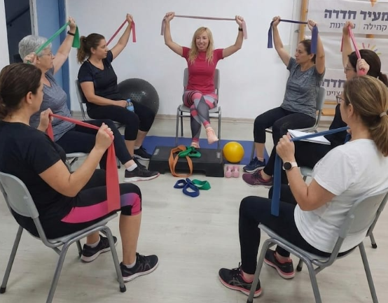 רימונים - התעמלות כסאות 1 בשבו