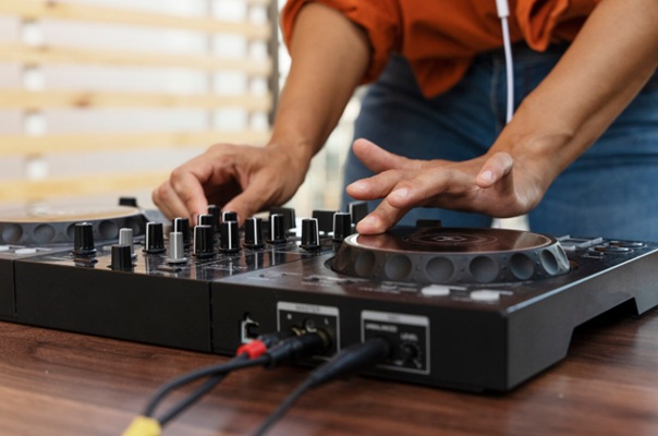 קורס DJ בגבעה הצהובה