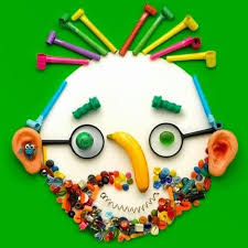 משפחה מטיילת- מוזיאון הרצליה הדרכה וסיור בתערוכה של חנוך פיבן