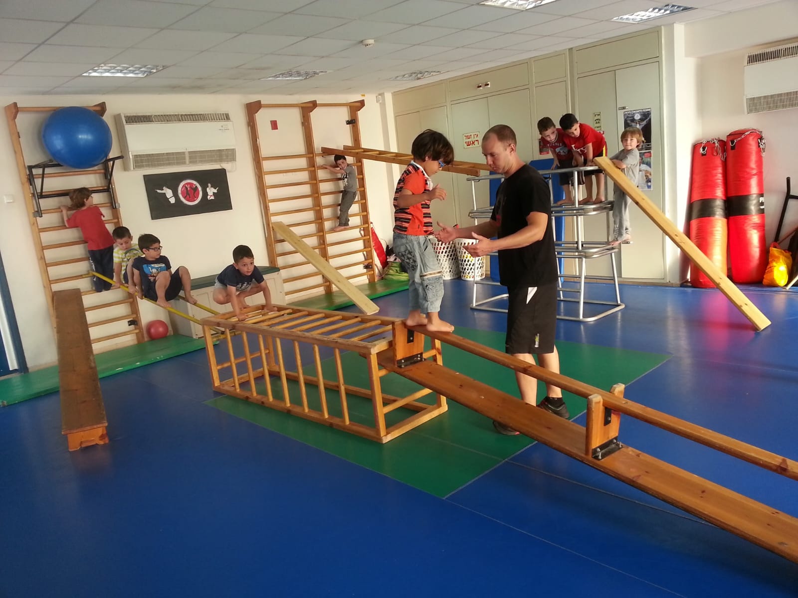 פרוגרס - התעמלות אתגרית | גיל 3-4.5